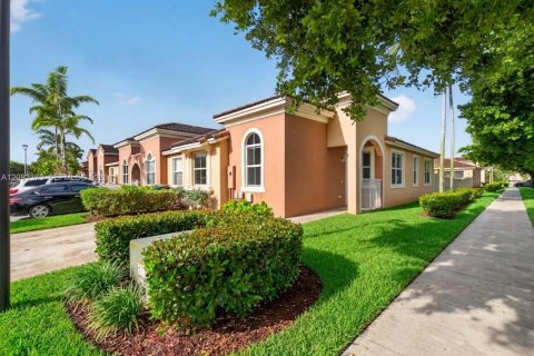 Adosado en Homestead, Florida 3 dormitorios, 116.13 m2 № 2382051