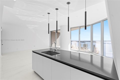 Copropriété à louer à Miami, Floride: 2 chambres, 198.16 m2 № 1612346 - photo 12