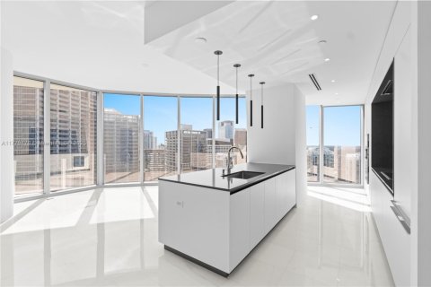 Copropriété à louer à Miami, Floride: 2 chambres, 198.16 m2 № 1612346 - photo 9