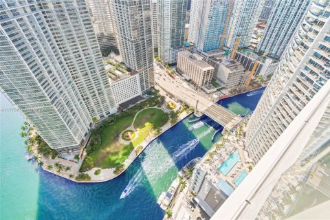 Copropriété à louer à Miami, Floride: 2 chambres, 198.16 m2 № 1612346 - photo 1