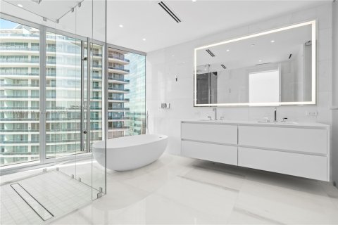 Copropriété à louer à Miami, Floride: 2 chambres, 198.16 m2 № 1612346 - photo 14