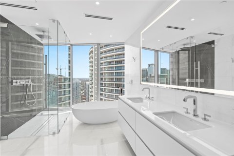 Copropriété à louer à Miami, Floride: 2 chambres, 198.16 m2 № 1612346 - photo 15