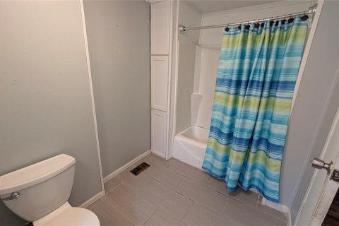 Снять в аренду квартиру в Сеффнер, Флорида 2 спальни, 125.42м2, № 2106800 - фото 8