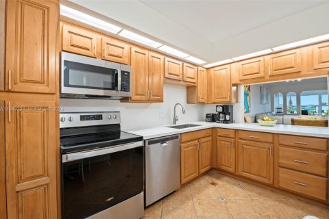Condo in Fort Lauderdale, Florida, 2 bedrooms  № 2004917 - photo 24