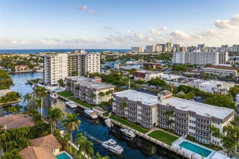 Condo in Fort Lauderdale, Florida, 2 bedrooms  № 2004917 - photo 3