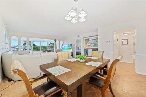 Condo in Fort Lauderdale, Florida, 2 bedrooms  № 2004917 - photo 10