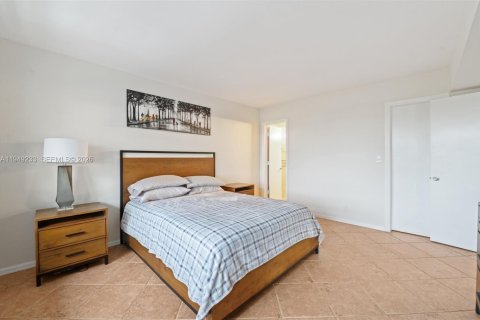 Condo in Fort Lauderdale, Florida, 2 bedrooms  № 2004917 - photo 28