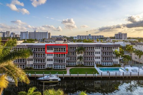 Condo in Fort Lauderdale, Florida, 2 bedrooms  № 2004917 - photo 2