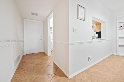 Condo in Fort Lauderdale, Florida, 2 bedrooms  № 2004917 - photo 8