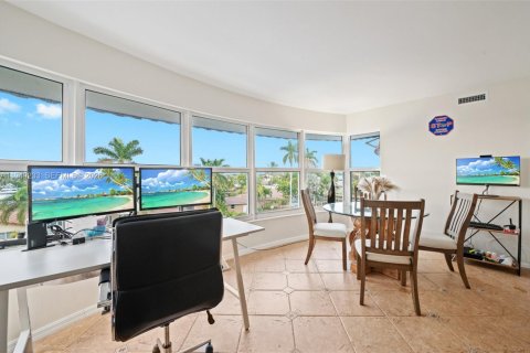 Condo in Fort Lauderdale, Florida, 2 bedrooms  № 2004917 - photo 17