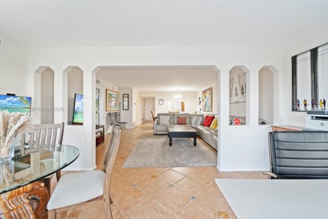 Condo in Fort Lauderdale, Florida, 2 bedrooms  № 2004917 - photo 19