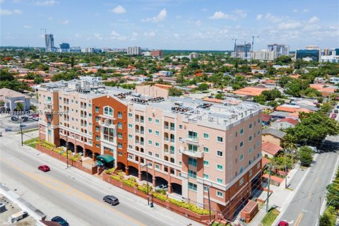 Condominio en alquiler en Miami, Florida, 2 dormitorios, 83.33 m2 № 1926622 - foto 1