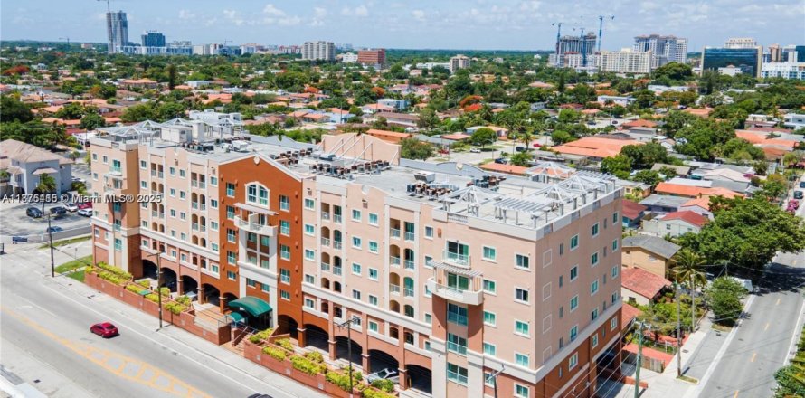 Condominio en Miami, Florida, 2 dormitorios № 1926622