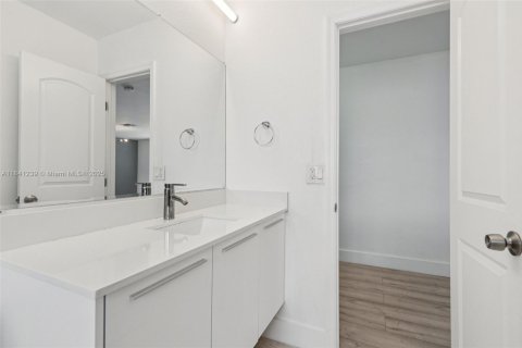 House in Hollywood, Florida 3 bedrooms, 122.26 sq.m. № 1842627 - photo 23