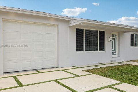 House in Hollywood, Florida 3 bedrooms, 122.26 sq.m. № 1842627 - photo 7