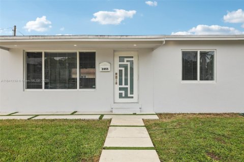 House in Hollywood, Florida 3 bedrooms, 122.26 sq.m. № 1842627 - photo 6