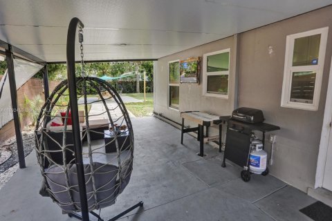 House in Fort Lauderdale, Florida 2 bedrooms, 91.42 sq.m. № 2013793 - photo 20