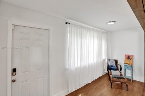 House in Fort Lauderdale, Florida 2 bedrooms, 91.42 sq.m. № 2013793 - photo 4