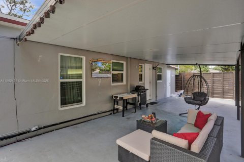 House in Fort Lauderdale, Florida 2 bedrooms, 91.42 sq.m. № 2013793 - photo 17