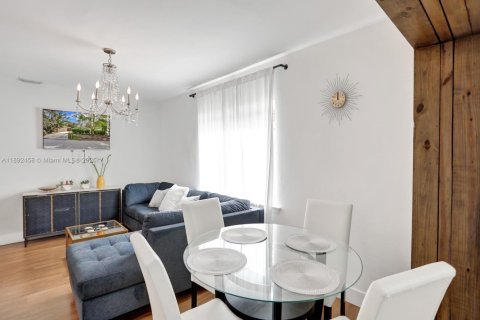 House in Fort Lauderdale, Florida 2 bedrooms, 91.42 sq.m. № 2013793 - photo 6