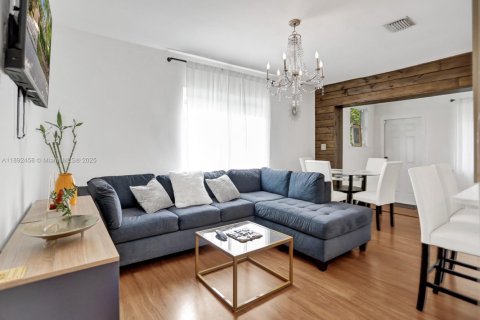 House in Fort Lauderdale, Florida 2 bedrooms, 91.42 sq.m. № 2013793 - photo 5