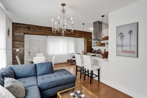 House in Fort Lauderdale, Florida 2 bedrooms, 91.42 sq.m. № 2013793 - photo 7