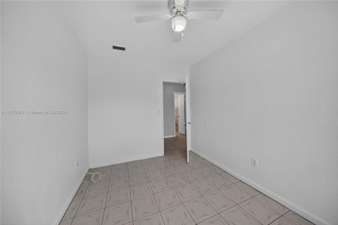 Casa en venta en Miami, Florida, 3 dormitorios, 92.16 m2 № 1922277 - foto 26