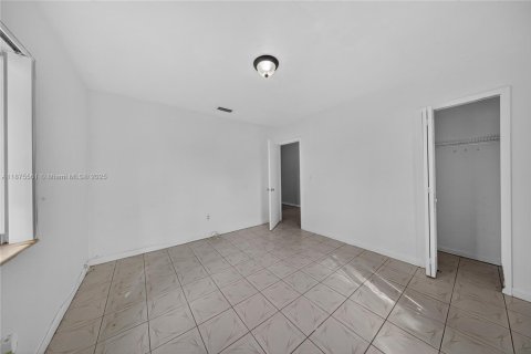 Casa en venta en Miami, Florida, 3 dormitorios, 92.16 m2 № 1922277 - foto 30