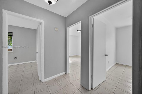 Casa en venta en Miami, Florida, 3 dormitorios, 92.16 m2 № 1922277 - foto 17