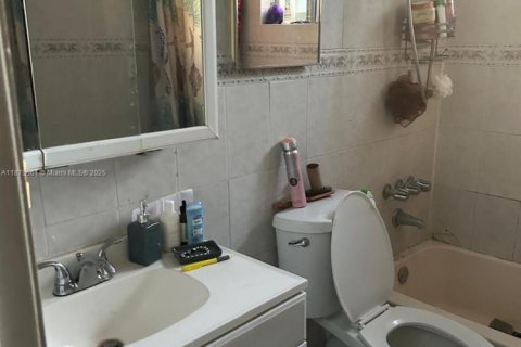 Casa en venta en Miami, Florida, 3 dormitorios, 92.16 m2 № 1922277 - foto 9