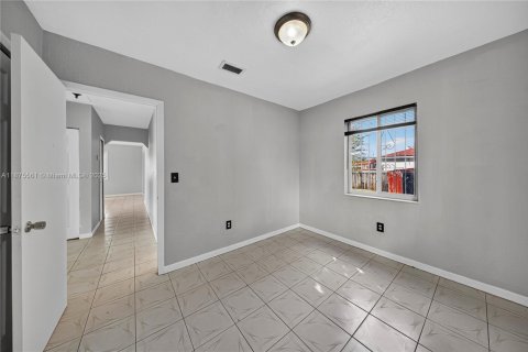 Casa en venta en Miami, Florida, 3 dormitorios, 92.16 m2 № 1922277 - foto 21