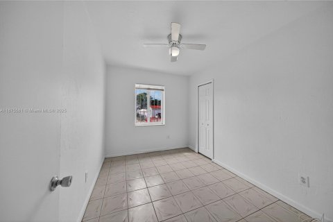 Casa en venta en Miami, Florida, 3 dormitorios, 92.16 m2 № 1922277 - foto 24