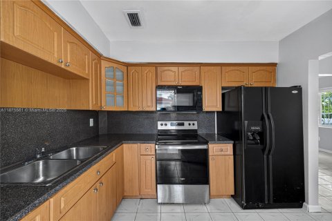 Casa en venta en Miami, Florida, 3 dormitorios, 92.16 m2 № 1922277 - foto 14