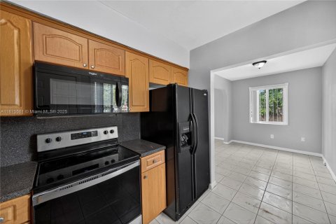 Casa en venta en Miami, Florida, 3 dormitorios, 92.16 m2 № 1922277 - foto 15