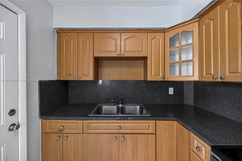 Casa en venta en Miami, Florida, 3 dormitorios, 92.16 m2 № 1922277 - foto 16