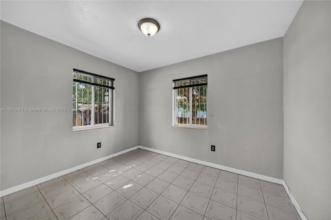 Casa en venta en Miami, Florida, 3 dormitorios, 92.16 m2 № 1922277 - foto 20