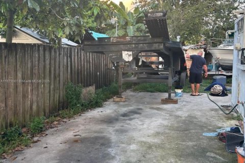 Casa en venta en Miami, Florida, 3 dormitorios, 92.16 m2 № 1922277 - foto 11