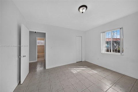 Casa en venta en Miami, Florida, 3 dormitorios, 92.16 m2 № 1922277 - foto 29