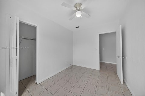 Casa en venta en Miami, Florida, 3 dormitorios, 92.16 m2 № 1922277 - foto 25