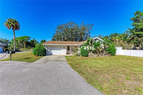 Villa ou maison à vendre à Bradenton, Floride: 5 chambres, 268.12 m2 № 824357 - photo 5