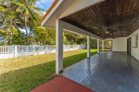 House in Miami, Florida 3 bedrooms, 161.93 sq.m. № 2001580 - photo 29