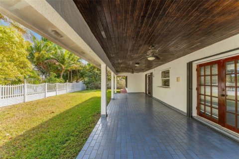 House in Miami, Florida 3 bedrooms, 161.93 sq.m. № 2001580 - photo 30