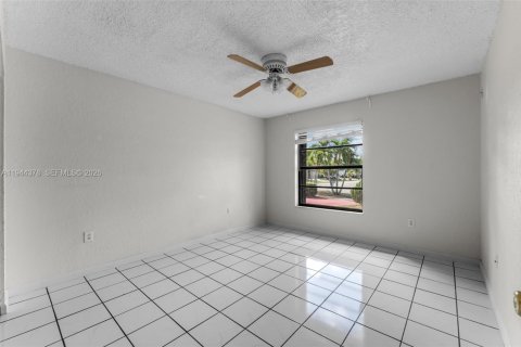 House in Miami, Florida 3 bedrooms, 161.93 sq.m. № 2001580 - photo 26