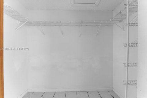 House in Miami, Florida 3 bedrooms, 161.93 sq.m. № 2001580 - photo 24