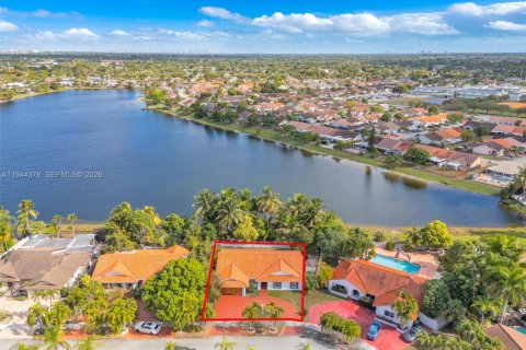 House in Miami, Florida 3 bedrooms, 161.93 sq.m. № 2001580