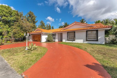 House in Miami, Florida 3 bedrooms, 161.93 sq.m. № 2001580 - photo 3