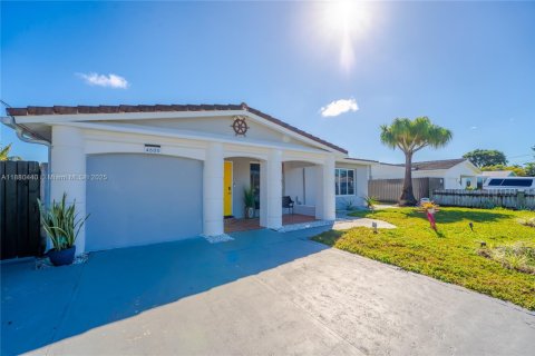 Casa en venta en Dania Beach, Florida, 3 dormitorios, 153.94 m2 № 1981884 - foto 2