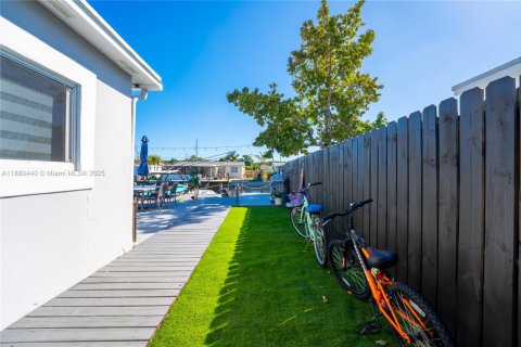 Casa en venta en Dania Beach, Florida, 3 dormitorios, 153.94 m2 № 1981884 - foto 6