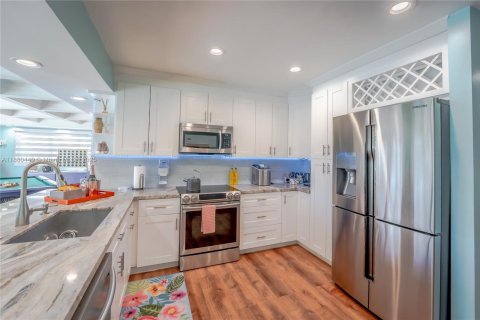 Casa en venta en Dania Beach, Florida, 3 dormitorios, 153.94 m2 № 1981884 - foto 13