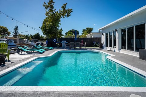 Casa en venta en Dania Beach, Florida, 3 dormitorios, 153.94 m2 № 1981884 - foto 5